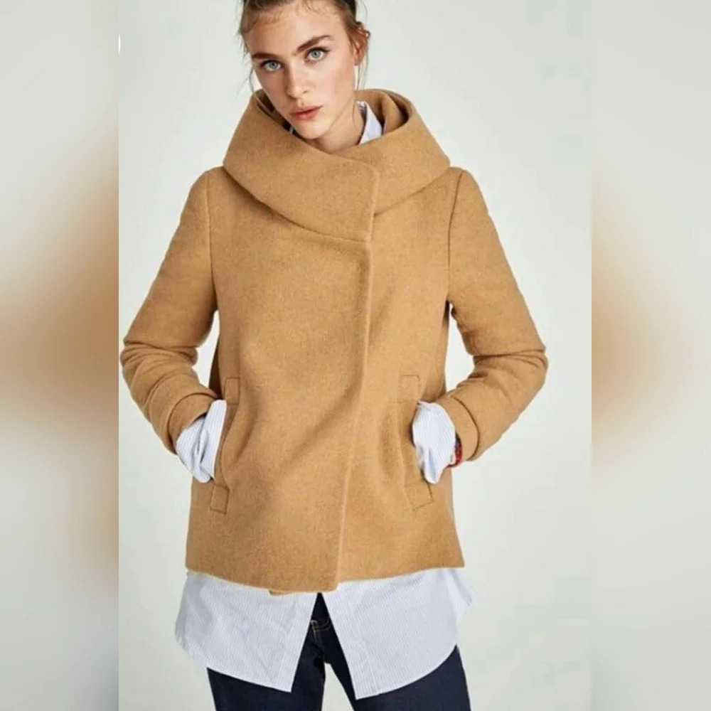 Zara Basic Outerwear Short Beige Coat w/Wrap Around Collar Size Small